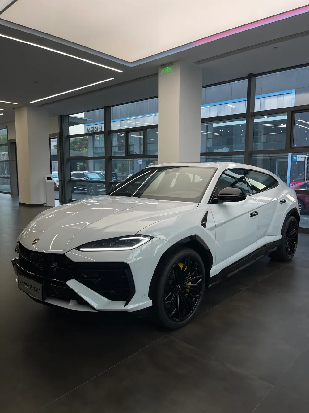 Lamborghini Urus SE, 2025