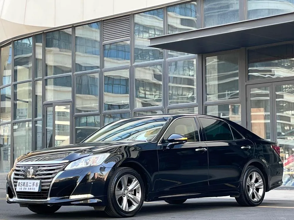Toyota Crown 2.0T Fashion Edition, 2015 — фото 1