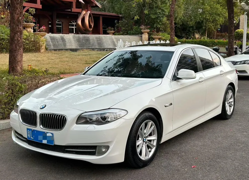 BMW 5-Series (Import) 520i Version, 2013 — фото 1