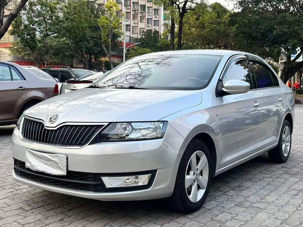 Skoda Rapid 1.6L Auto Version, 2015 — фото 1