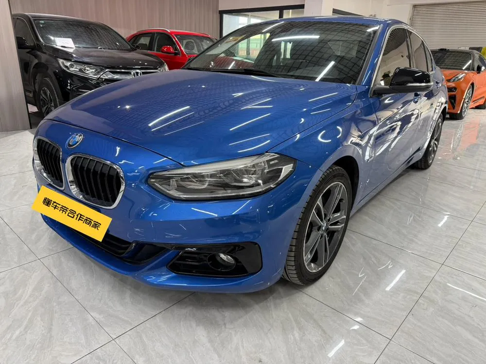BMW 1-Series 118i Sport Version, 2017 — фото 1