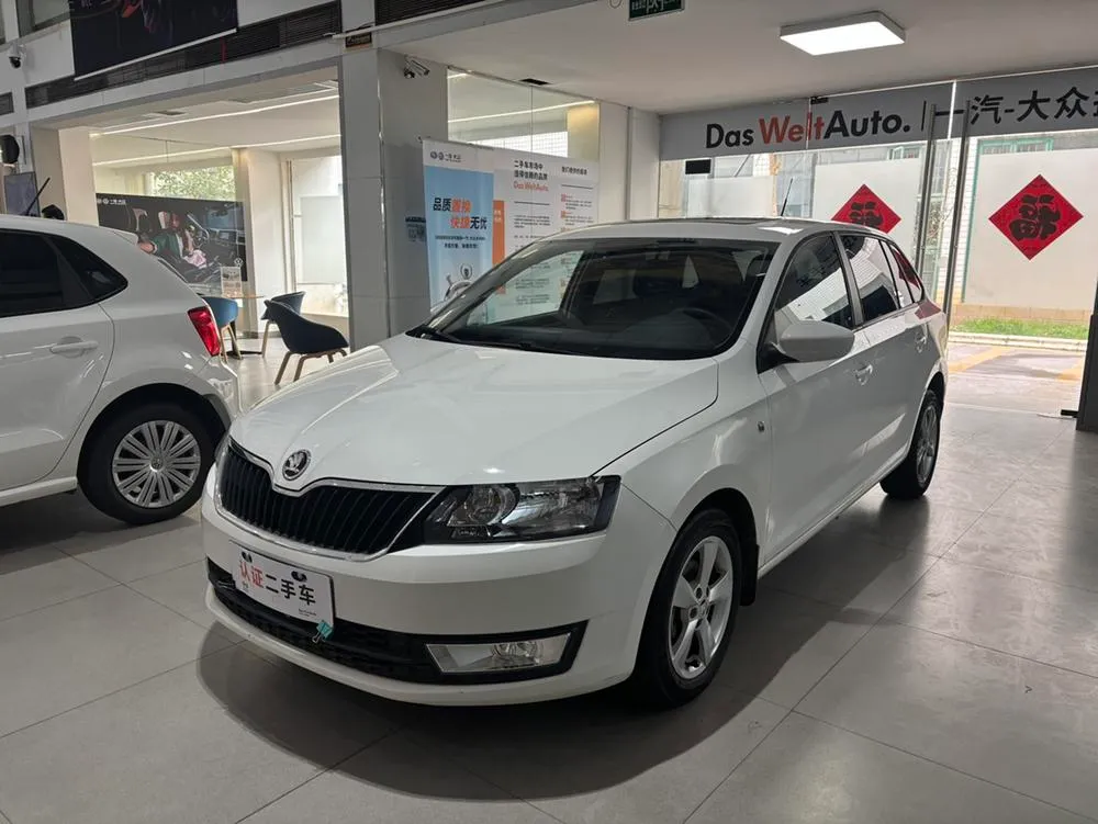 Skoda Rapid Spaceback 1.6L механика Комфорт, 2014 — фото 1