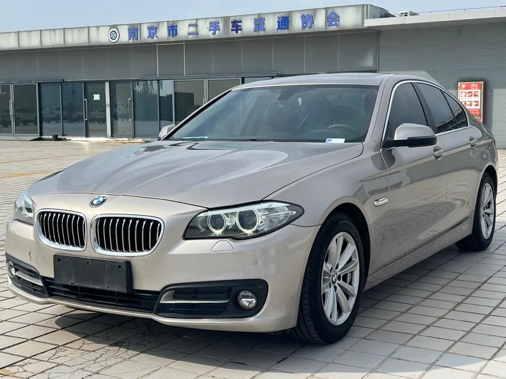 BMW 5-Series (Import) 520i Version, 2015 — фото 1