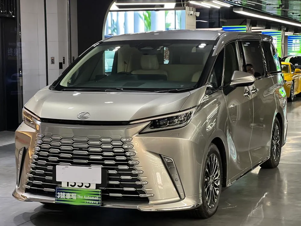 Lexus LM, 2025