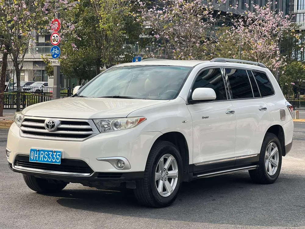 Toyota Highlander 2.7L 2WD 5 Seater Gold Edition, 2013 — фото 1