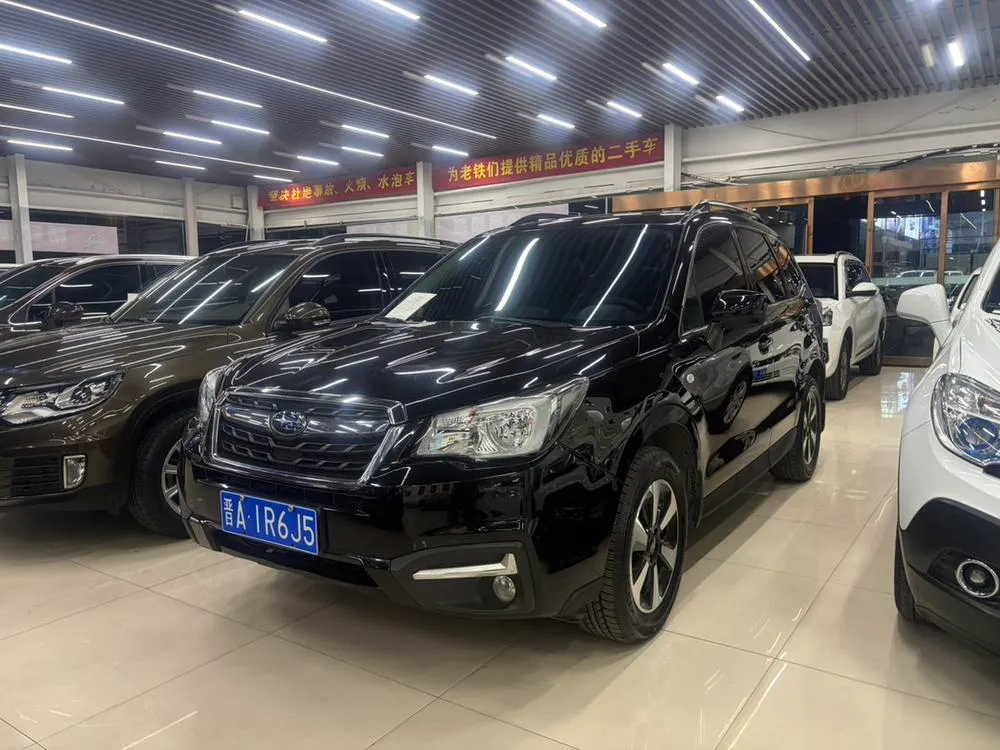 Subaru Forester 2.0i Luxury Navigation Edition, 2016 — фото 1