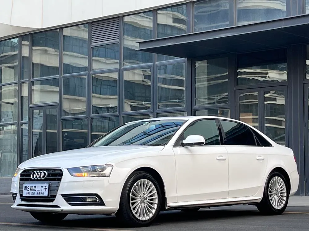 Audi A4L 30 TFSI Auto Comfort Version, 2013 — фото 1