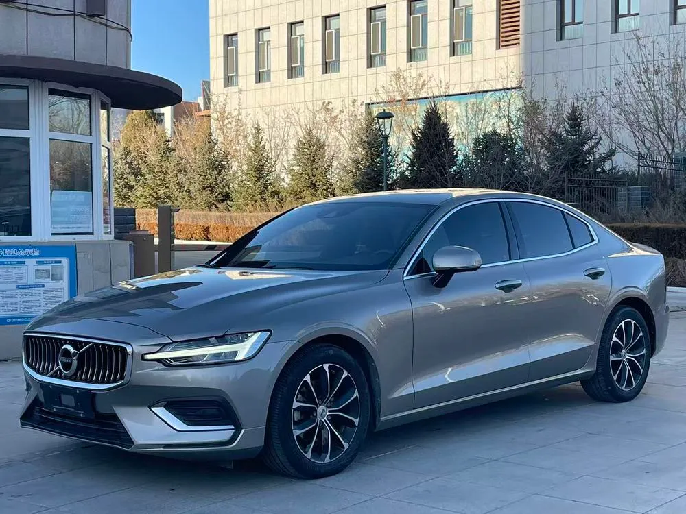 Volvo S60 T4 Luxury Edition, 2021 — фото 1