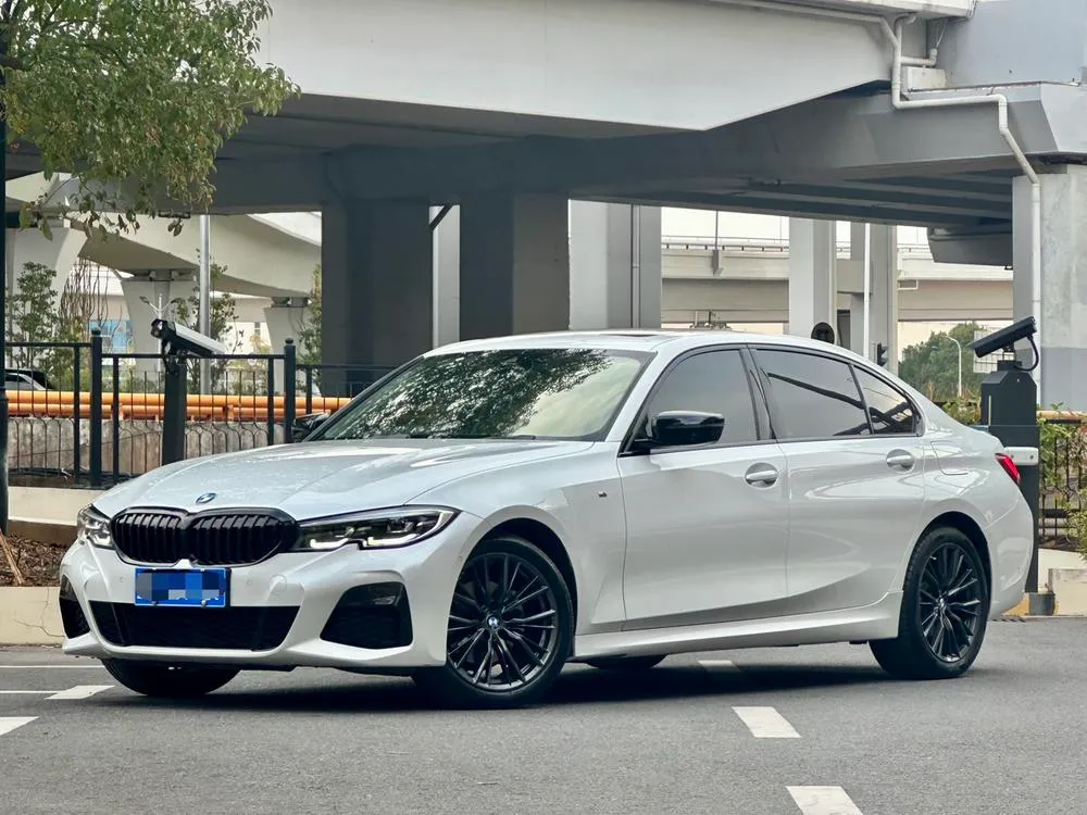 BMW 3-Series, 2022