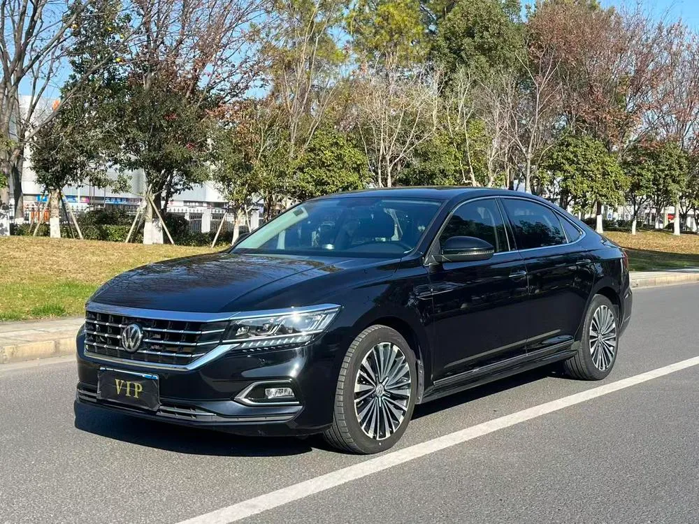 Volkswagen Passat 330TSI Luxury Edition CN6, 2019 — фото 1