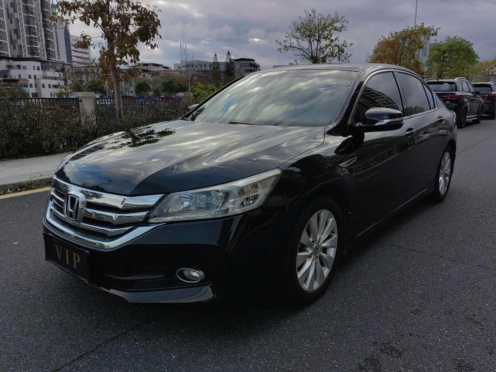 Honda Accord 2.4L EXN Luxury Navigation Edition, 2014 — фото 1