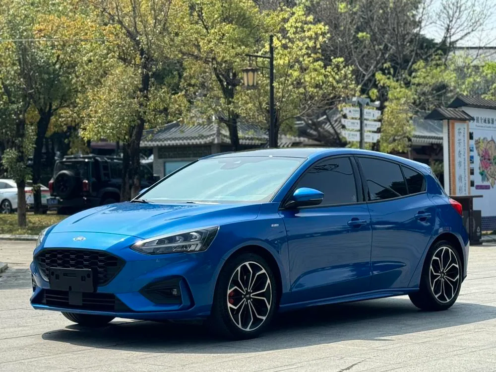 Ford Focus Hatchback EcoBoost 180 Auto ST Line, 2021 — фото 1