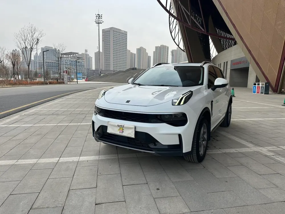 Lynk & Co 01 2.0TD 2WD Version Pro, 2023 — фото 1