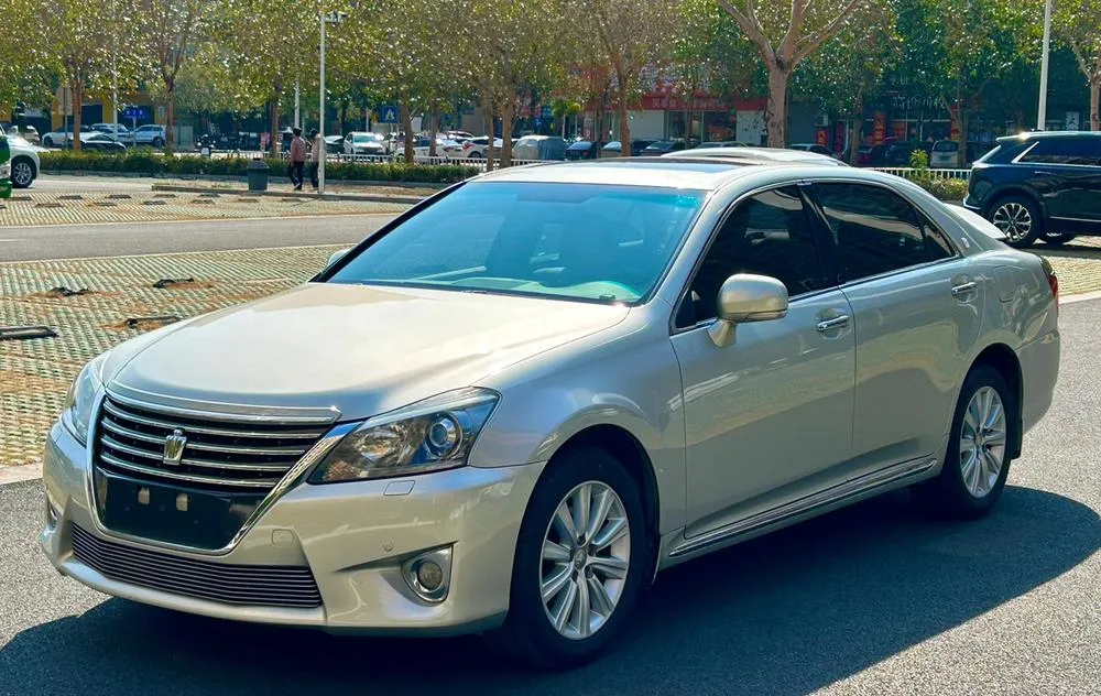 Toyota Crown 2.5L Royal Leather Edition, 2012 — фото 1