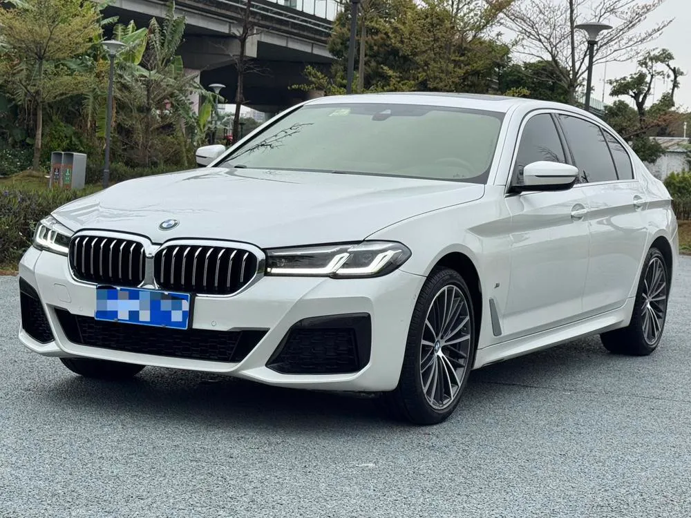 BMW 5-Series, 2022