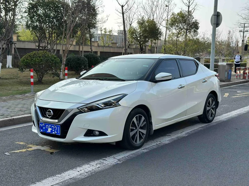 Nissan Bluebird 1.6L CVT Stylish Cool Edition, 2016 — фото 1