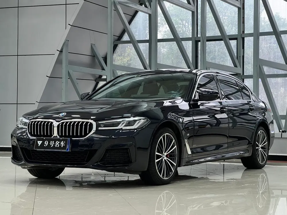 BMW 5-Series, 2022