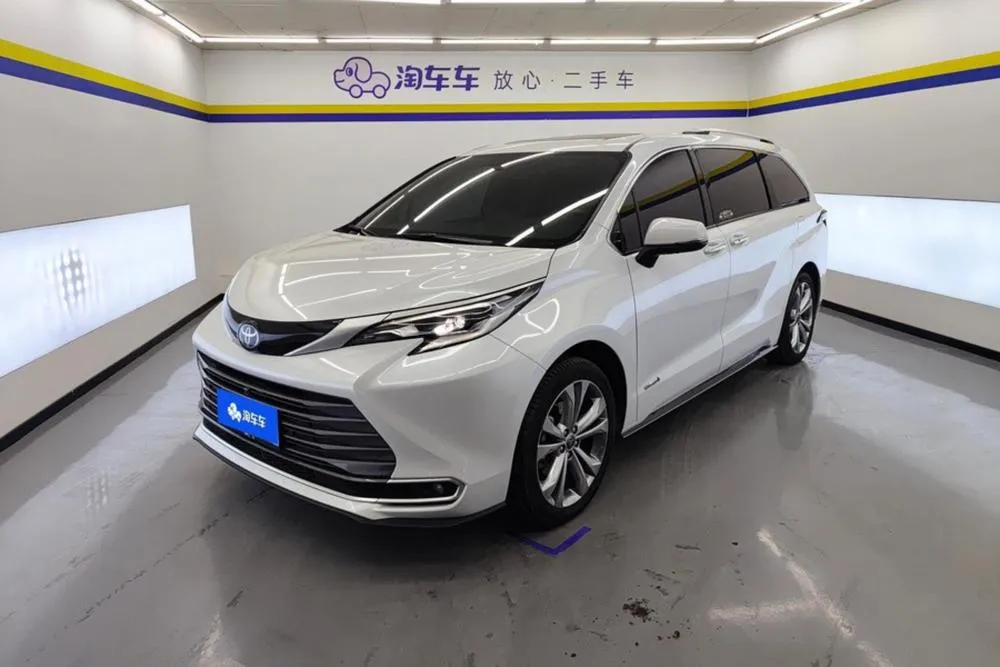 Toyota Sienna Dual Engine 2.5L Premium Edition, 2023 — фото 1