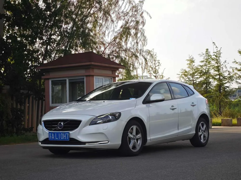 Volvo V40 T3 Edition, 2016 — фото 1