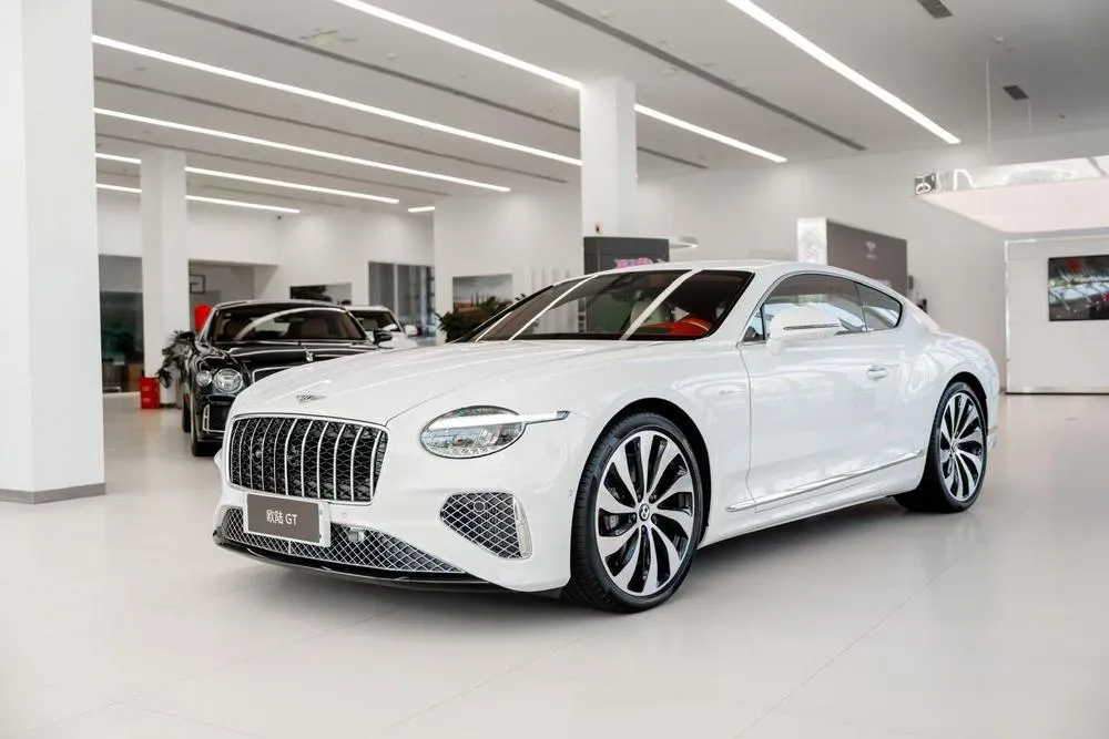 Bentley Continental PHEV, 2026