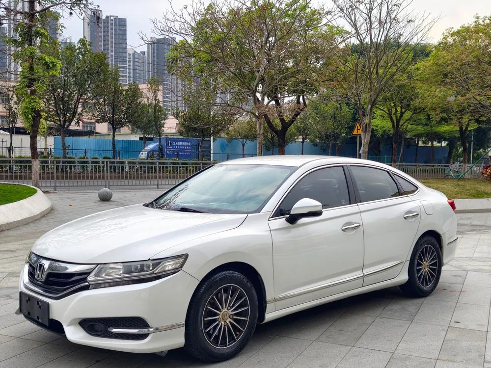 Honda Spirior 2.0L Luxury Edition, 2015 — фото 1