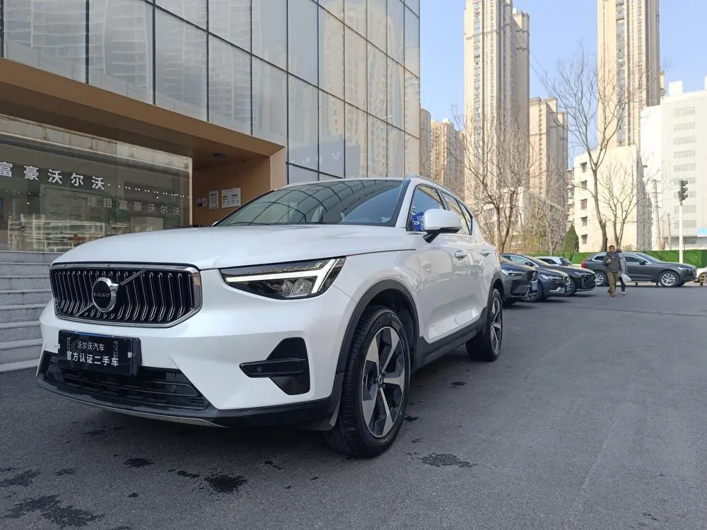 Volvo XC40, 2025
