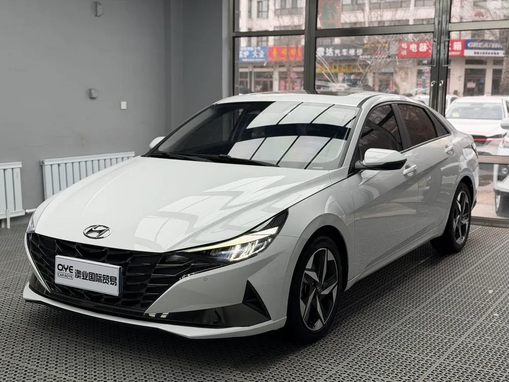 Hyundai Elantra, 2022
