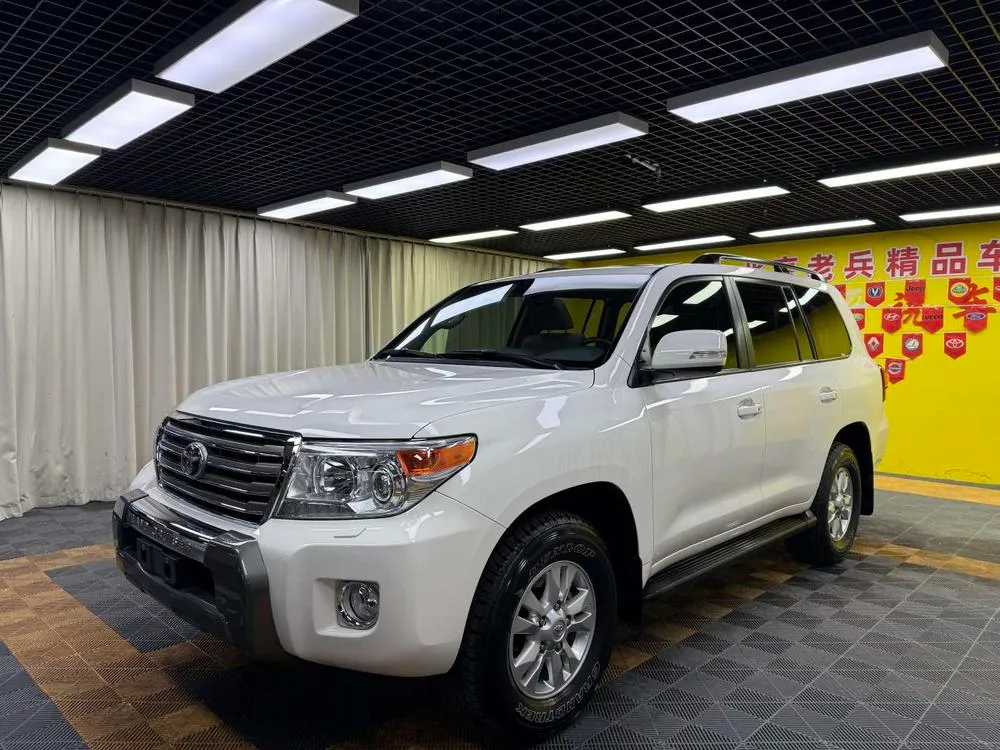Toyota Land Cruiser 4.0L Auto VX, 2012 — фото 1