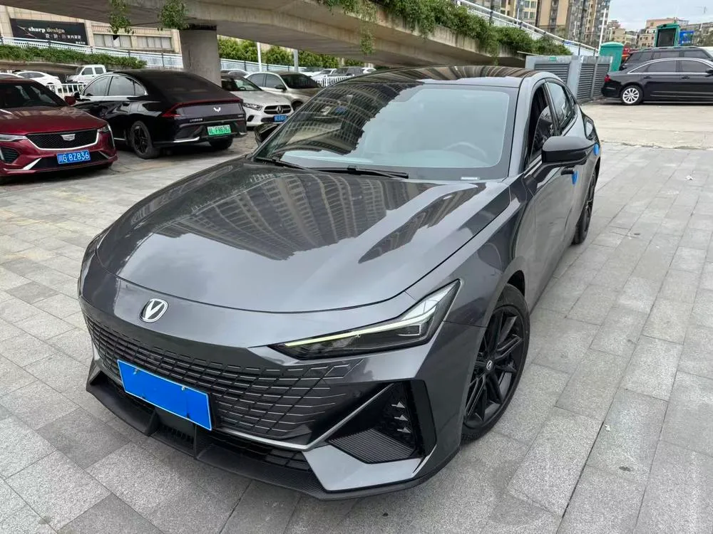 Changan UNI-V 1.5T Prestige Version, 2023 — фото 1