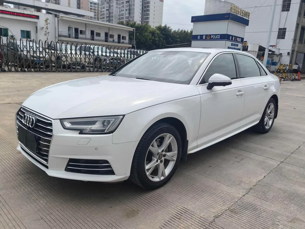 Audi A4L 30 Version 40 TFSI Version, 2018 — фото 1