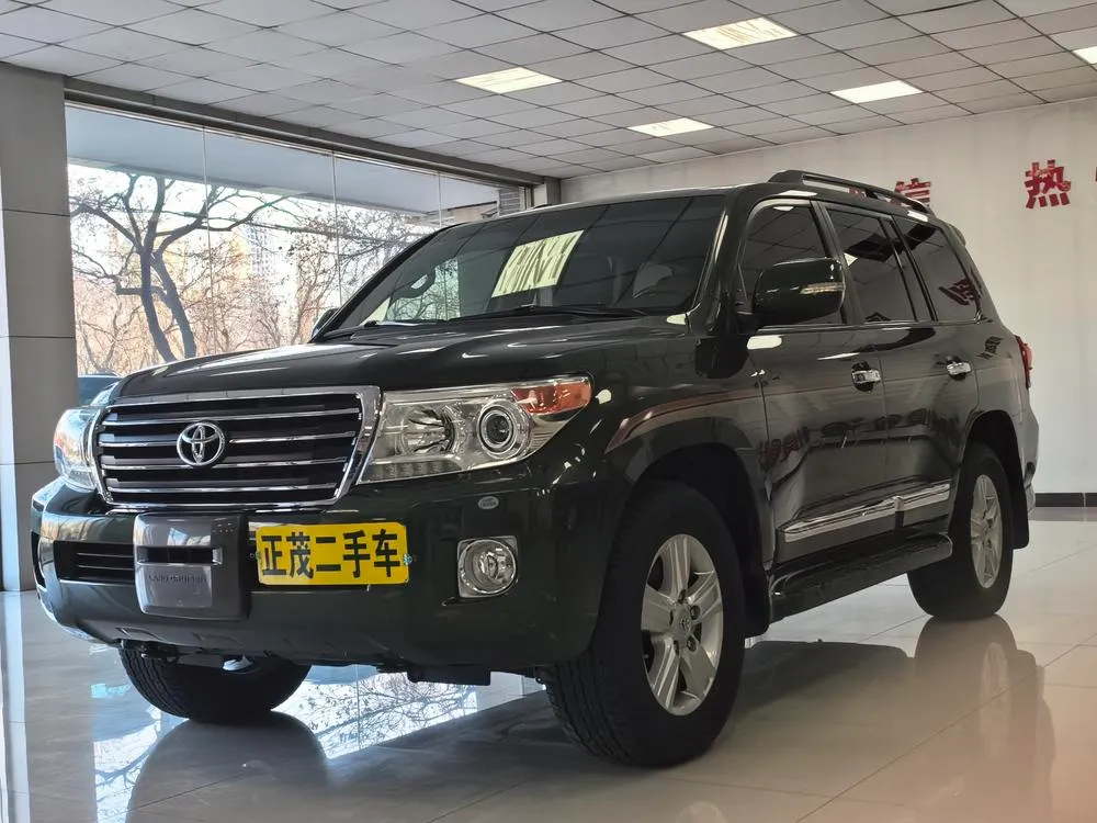 Toyota Land Cruiser (Import), 2013