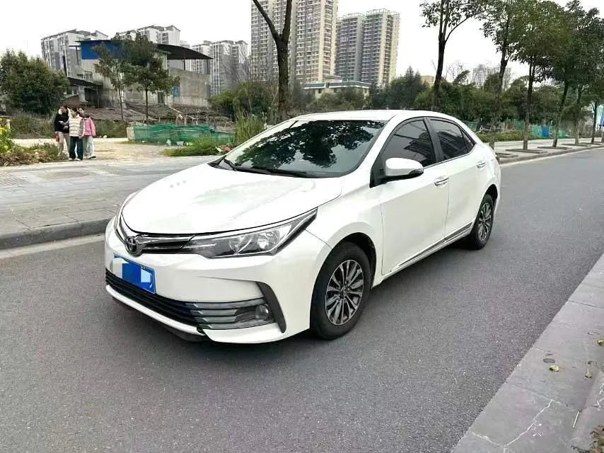 Toyota Corolla Facelift 1.2T S-CVT GL CN5, 2017 — фото 1