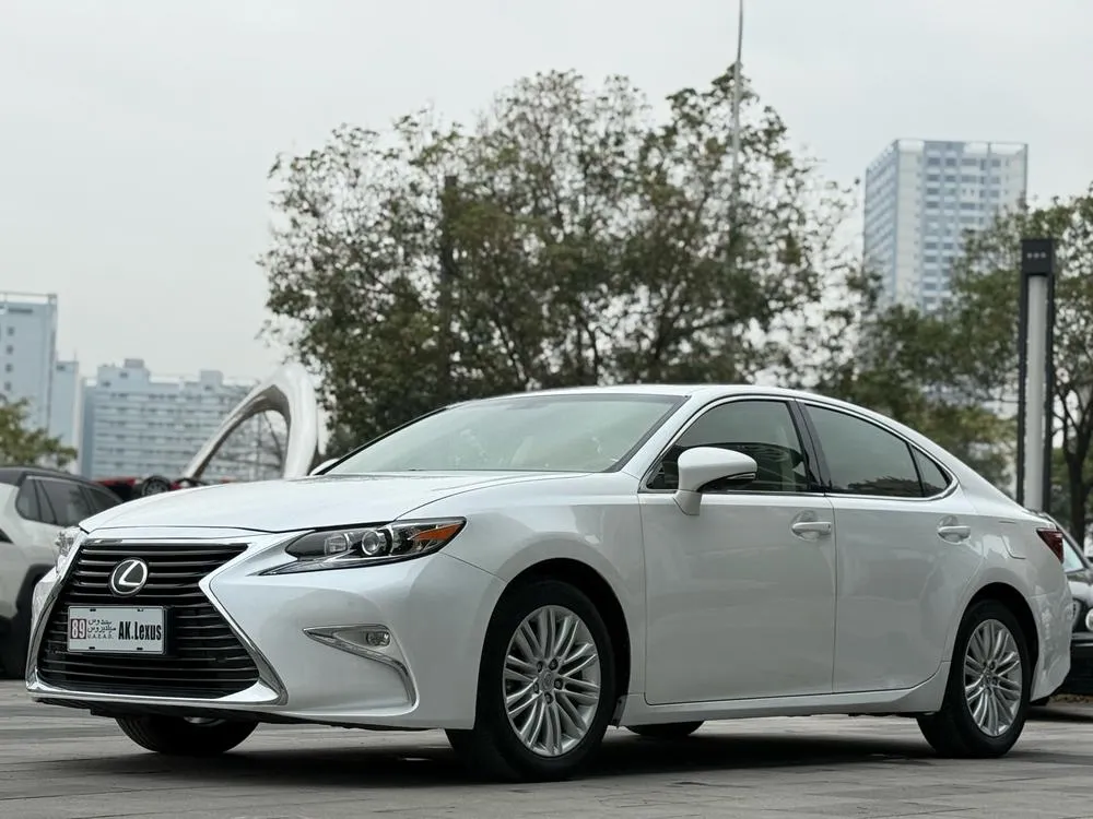 Lexus ES 250 Edition, 2015 — фото 1