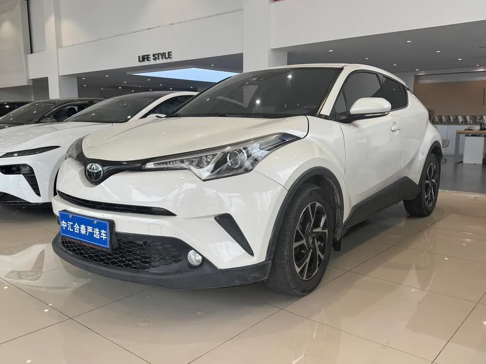 Toyota C-HR 2.0L Leading Sunroof Edition CN5, 2018 — фото 1