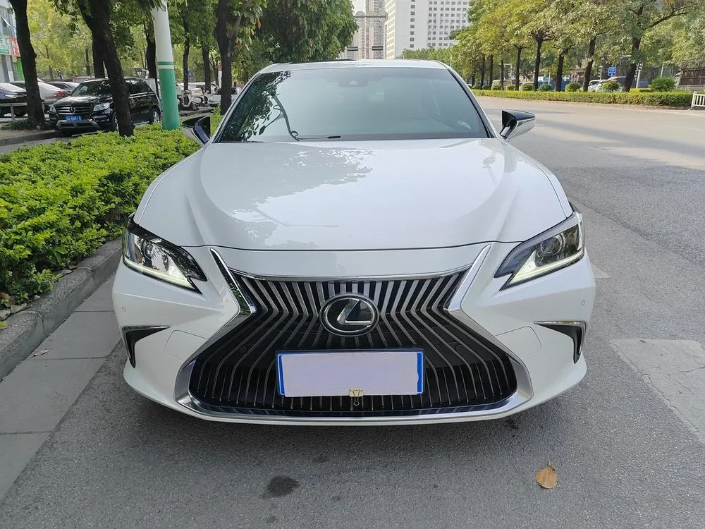 Lexus ES 200 Edition CN6, 2020 — фото 1