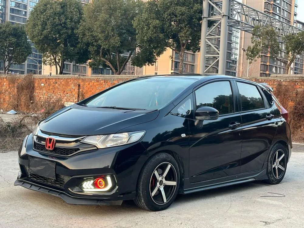 Honda Fit 1.5L CVT Comfort Sunroof Edition, 2018 — фото 1