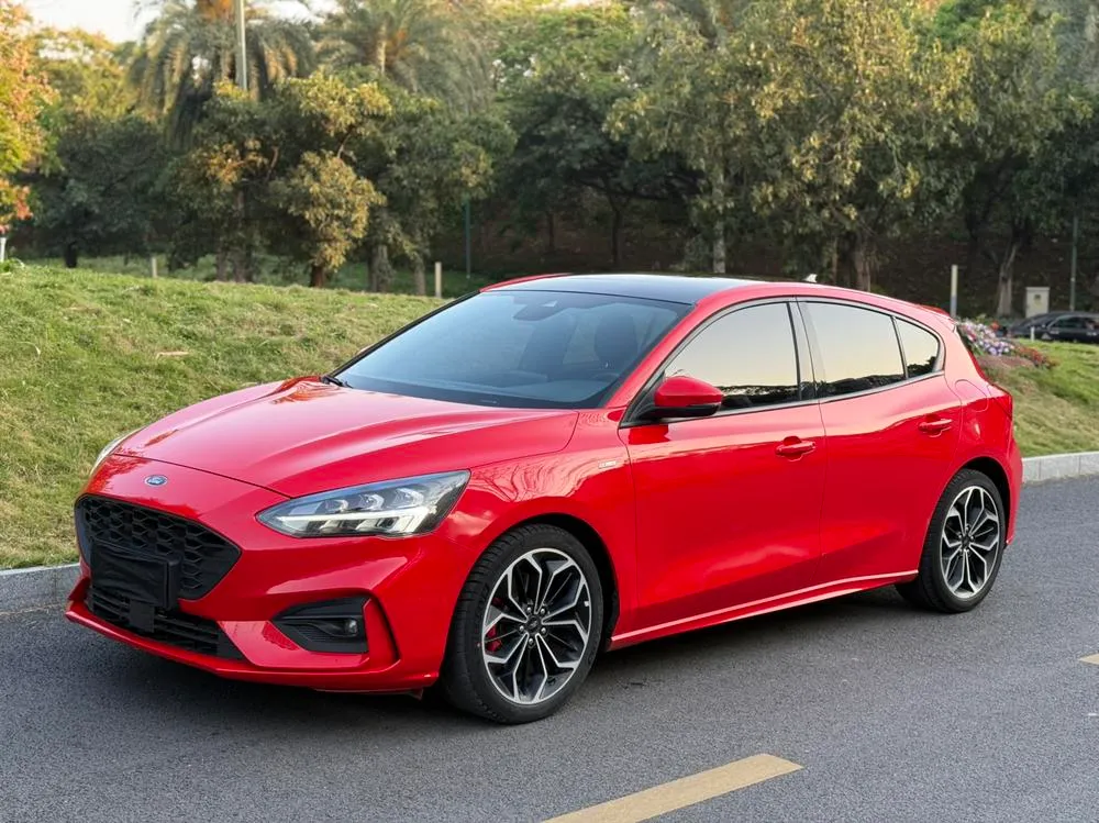Ford Focus Hatchback EcoBoost 180 Auto ST Line, 2020 — фото 1