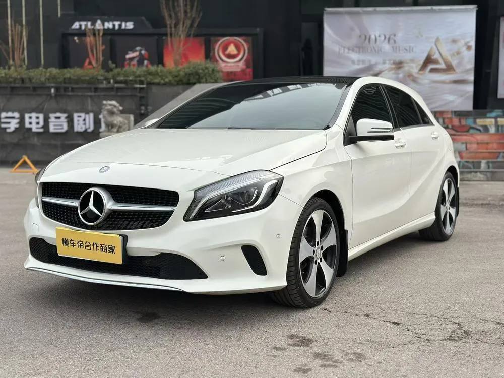 Mercedes-Benz A-Class (Import) A 200 Fashion Version, 2017 — фото 1