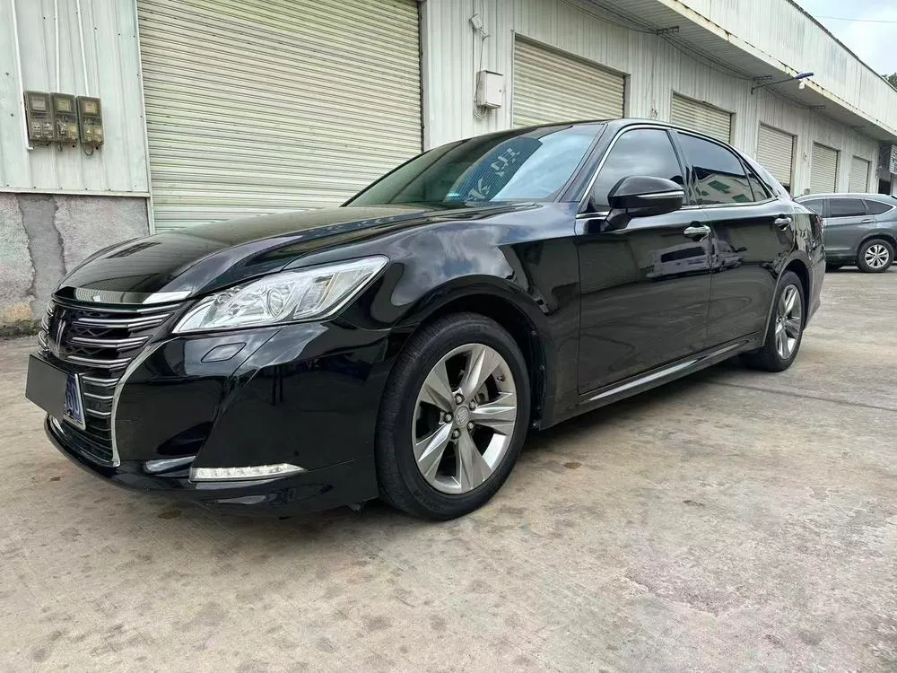 Toyota Crown 2.0T Fashion Edition, 2015 — фото 1