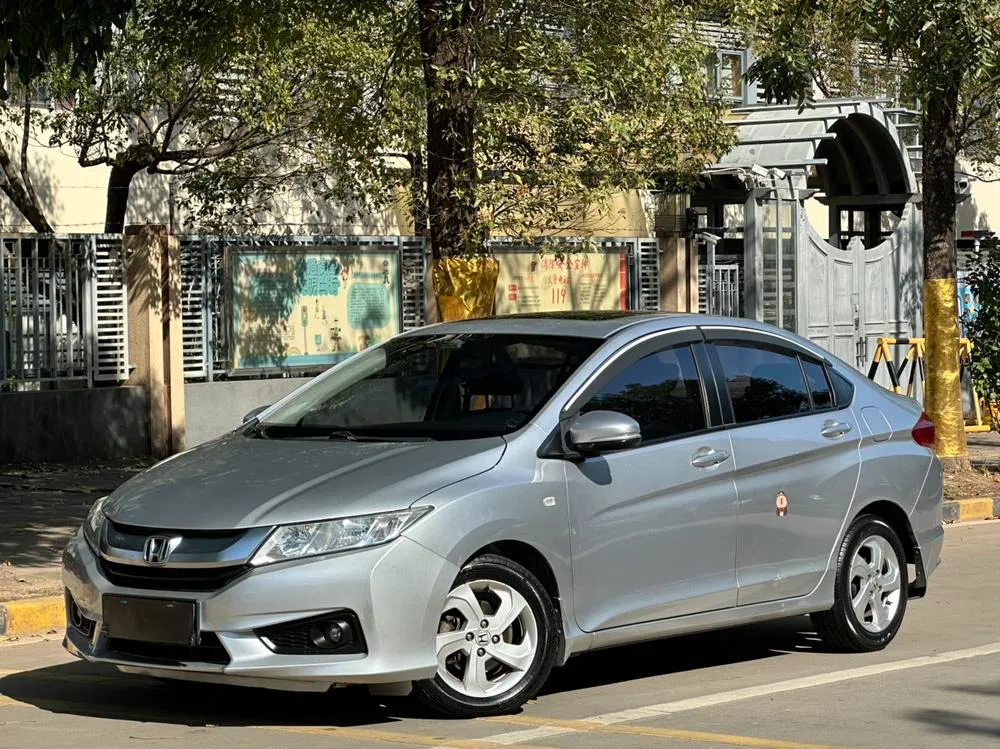 Honda City 1.5L CVT Luxury Edition, 2015 — фото 1