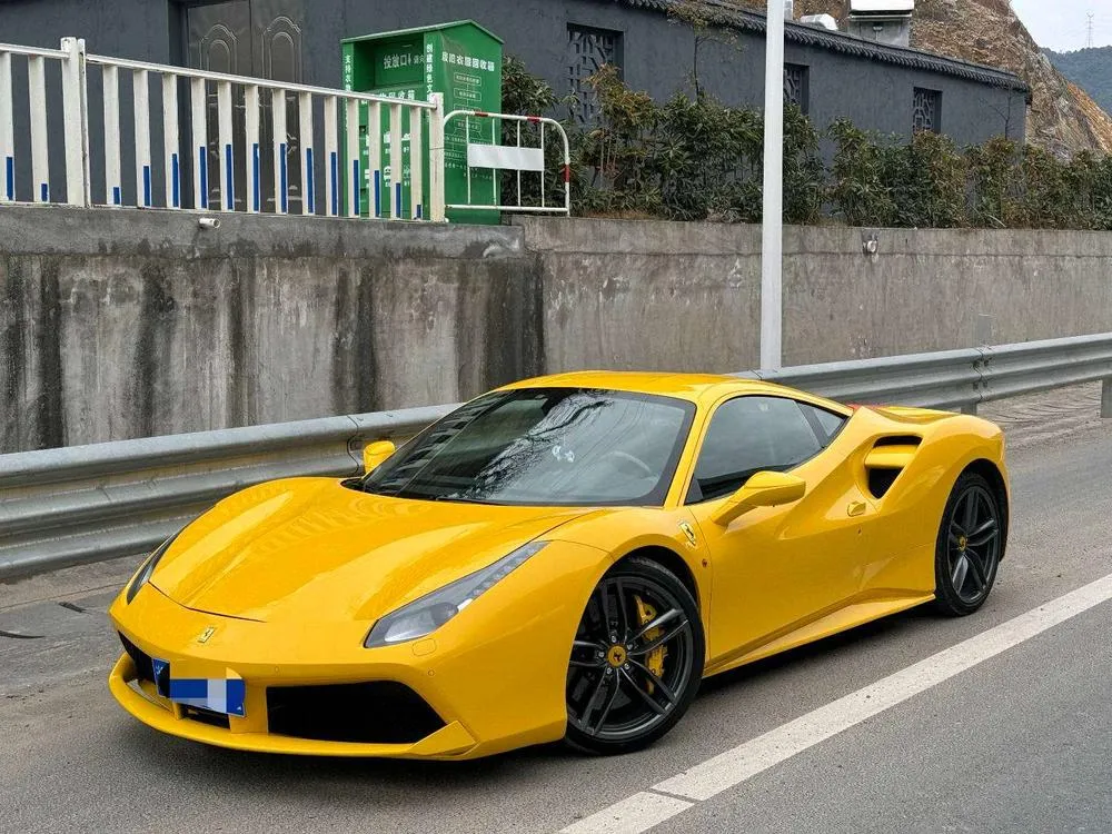 Ferrari 488, 2015