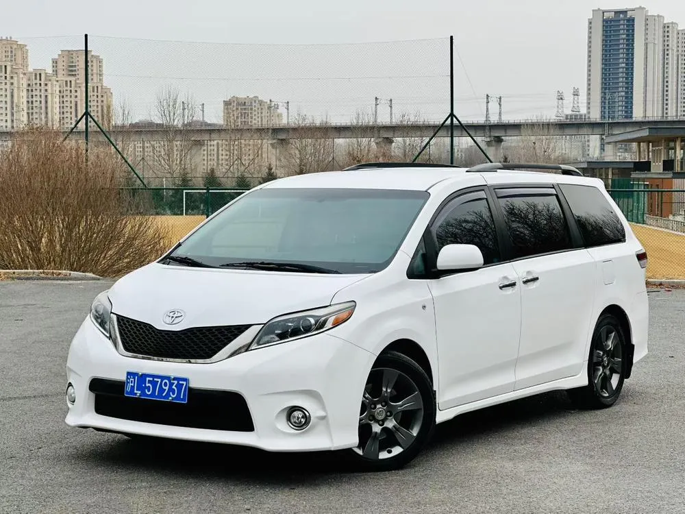 Toyota Sienna 3.5L Auto FWD 7 Seater Parallel Import, 2016 — фото 1