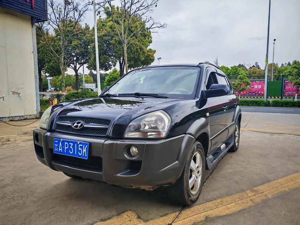 Hyundai Tucson 2.0 автомат 2WD комфорт люк версия, 2007 — фото 1