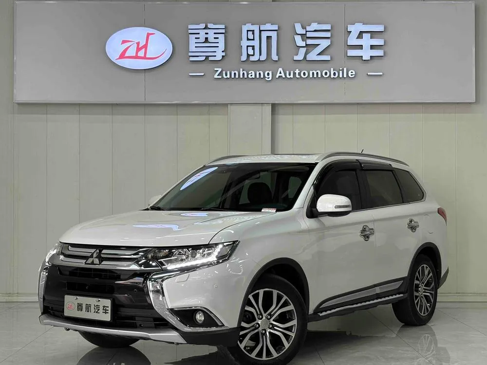Mitsubishi Outlander 2.4L 4WD Luxury Edition 7 Seater, 2016 — фото 1