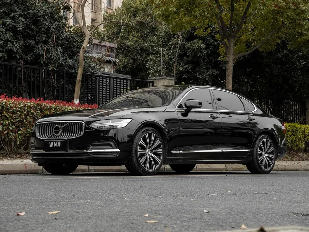 Volvo S90 B5 Luxury Edition, 2023 — фото 1