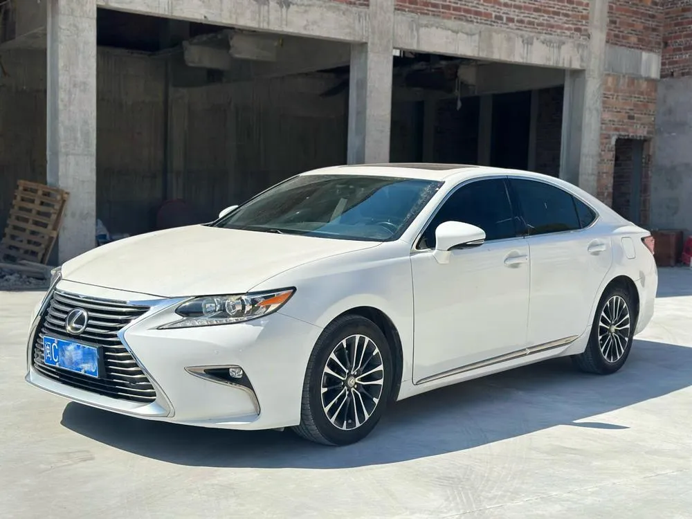 Lexus ES 200 Elite Edition, 2015 — фото 1