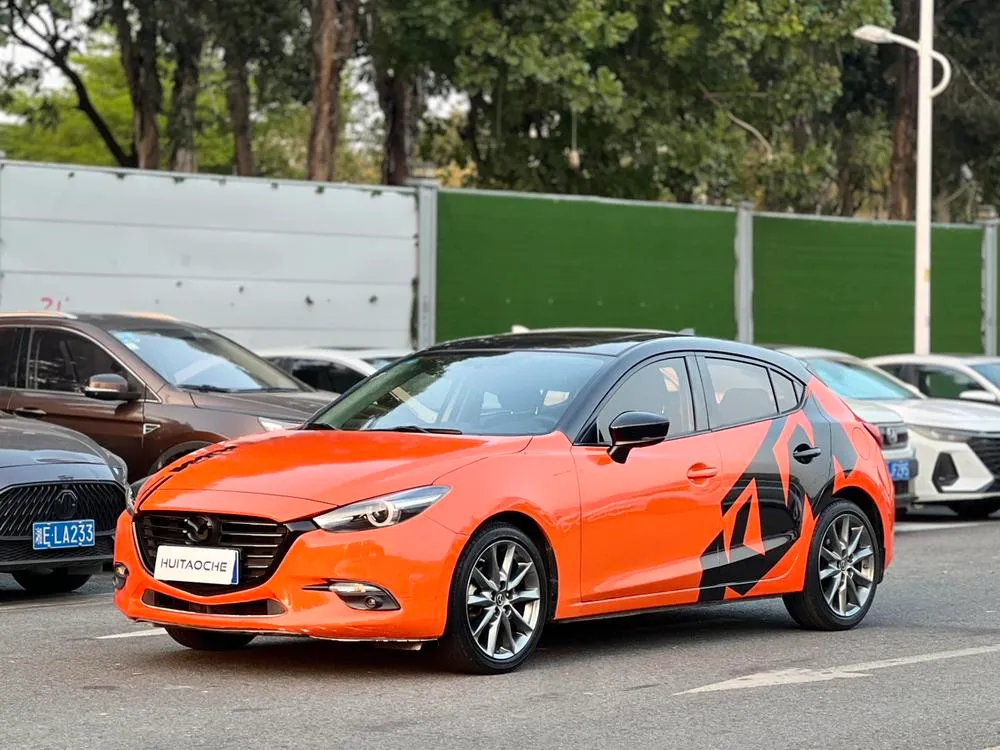 Mazda 3 Axela Hatchback 2.0L Auto Luxury Version CN5, 2017 — фото 1
