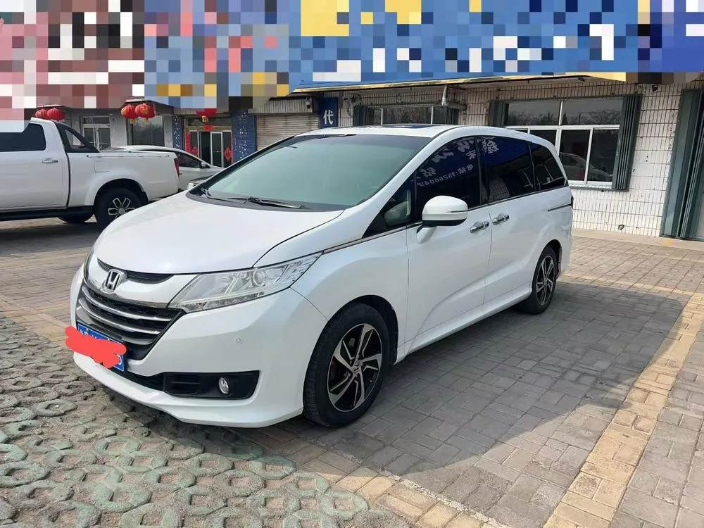 Honda Odyssey Facelift 2.4L Luxury Edition, 2015 — фото 1