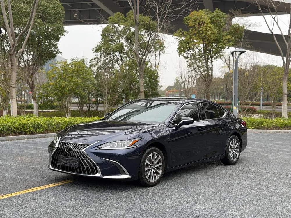 Lexus ES, 2022