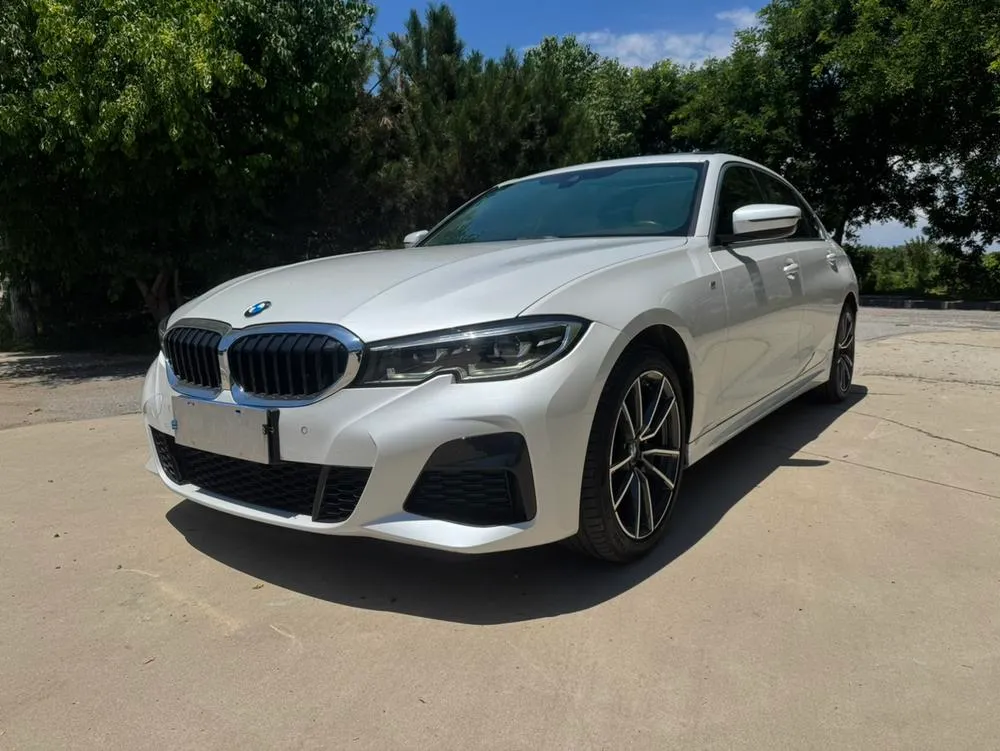 BMW 3-Series, 2022